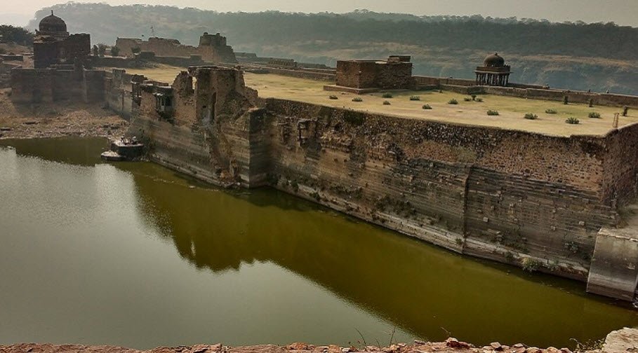 Khandar Fort, India
